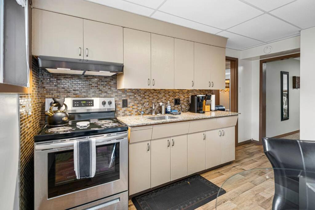 Yeg Chic Luxury Accommodation Edmonton Extérieur photo