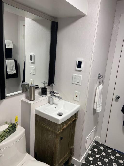 Yeg Chic Luxury Accommodation Edmonton Extérieur photo
