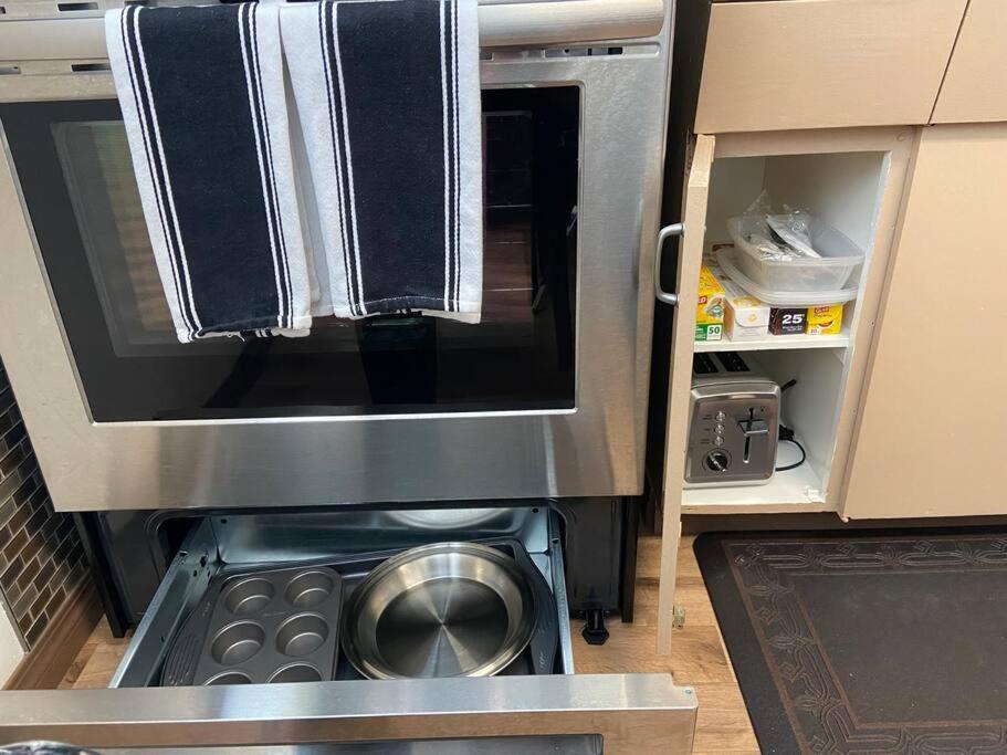 Yeg Chic Luxury Accommodation Edmonton Extérieur photo
